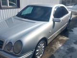 Mercedes-Benz E 230 1997 годаүшін2 550 000 тг. в Семей – фото 2