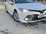 Toyota Camry 2020 года за 12 750 000 тг. в Шымкент