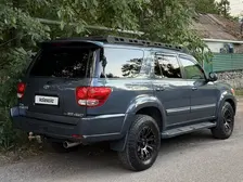 Toyota Sequoia, 2005