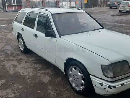 Mercedes-Benz E 220 1995 года за 1 800 000 тг. в Алматы