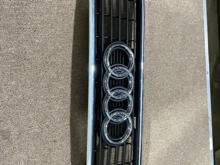 Решётка радиатора — Audi A6 C5 2001-2005 за 8 000 тг. в Алматы