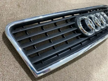 Решётка радиатора — Audi A6 C5 2001-2005 за 8 000 тг. в Алматы – фото 4