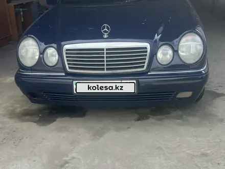 Mercedes-Benz E 230 1998 года за 2 100 000 тг. в Шымкент – фото 4