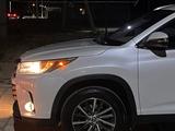 Toyota Highlander 2019 года за 15 500 000 тг. в Актау – фото 4