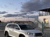 Toyota Highlander 2019 года за 15 500 000 тг. в Актау