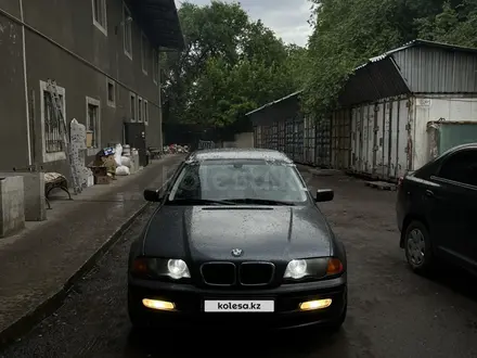 BMW 318 2001 года за 3 650 000 тг. в Мерке