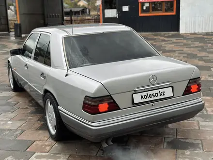 Mercedes-Benz E 280 1993 года за 2 700 000 тг. в Алматы – фото 4