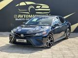 Toyota Camry 2018 года за 11 950 000 тг. в Атырау