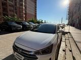 Hyundai Elantra 2018 года за 4 800 000 тг. в Актау – фото 2