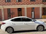 Hyundai Elantra 2018 года за 4 800 000 тг. в Актау – фото 4