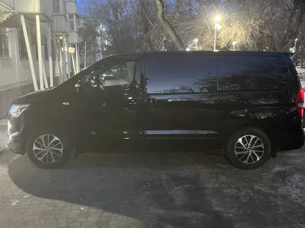 Hyundai Starex 2018 года за 13 000 000 тг. в Астана – фото 2
