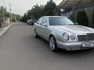 Mercedes-Benz E 280