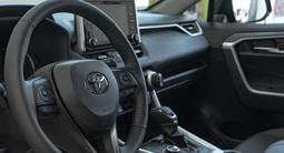 Toyota RAV4 Prestige 2025 года за 20 990 000 тг. в Жезказган – фото 5