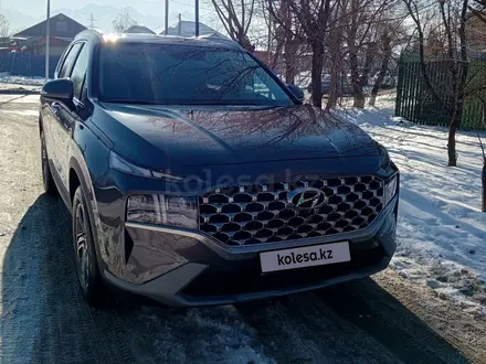 Hyundai Santa Fe 2022 года за 19 500 000 тг. в Алматы