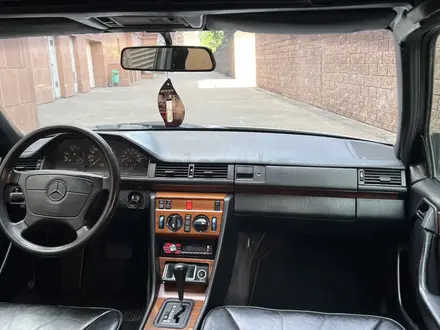 Mercedes-Benz E 320 1995 года за 2 650 000 тг. в Алматы – фото 13