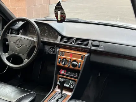 Mercedes-Benz E 320 1995 года за 2 650 000 тг. в Алматы – фото 14