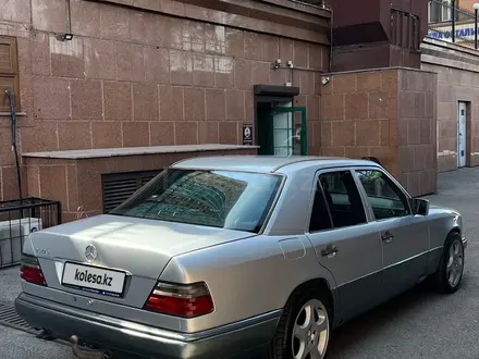 Mercedes-Benz E 320 1995 года за 2 650 000 тг. в Алматы – фото 4