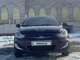 Hyundai Solaris 2011 года за 3 950 000 тг. в Уральск – фото 2