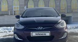 Hyundai Solaris 2011 года за 3 800 000 тг. в Уральск – фото 2