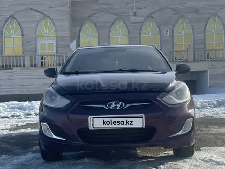 Hyundai Solaris 2011 года за 3 700 000 тг. в Уральск – фото 2