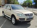 Volkswagen Touareg 2005 годаүшін3 850 000 тг. в Караганда