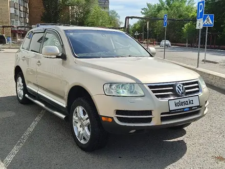 Volkswagen Touareg 2005 года за 3 850 000 тг. в Караганда