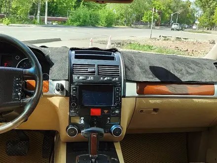 Volkswagen Touareg 2005 года за 3 850 000 тг. в Караганда – фото 13