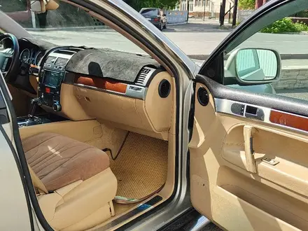 Volkswagen Touareg 2005 года за 3 850 000 тг. в Караганда – фото 15