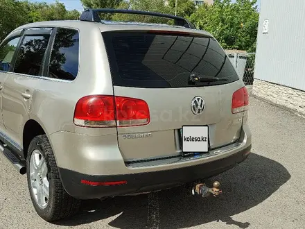 Volkswagen Touareg 2005 года за 3 850 000 тг. в Караганда – фото 6