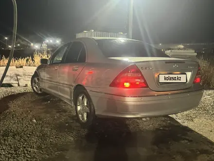 Mercedes-Benz C 200 2002 года за 3 200 000 тг. в Астана – фото 3