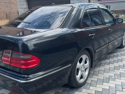 Mercedes-Benz E 200 2001 года за 4 900 000 тг. в Астана – фото 4