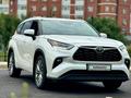 Toyota Highlander 2023 года за 31 000 000 тг. в Астана – фото 2