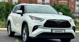 Toyota Highlander 2023 года за 31 000 000 тг. в Астана – фото 2