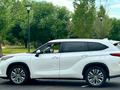 Toyota Highlander 2023 года за 31 000 000 тг. в Астана – фото 9