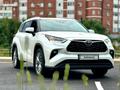 Toyota Highlander 2023 года за 31 000 000 тг. в Астана