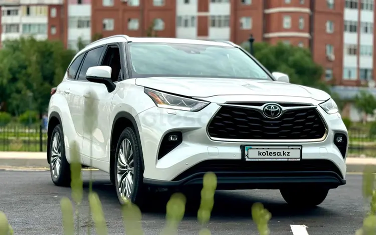 Toyota Highlander 2023 года за 31 000 000 тг. в Астана