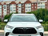 Toyota Highlander 2023 года за 31 000 000 тг. в Астана – фото 4