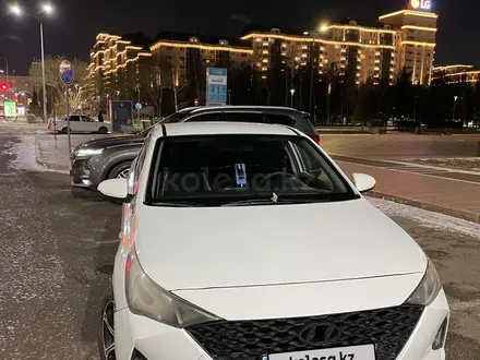 Hyundai Accent 2021 года за 6 400 000 тг. в Астана – фото 2