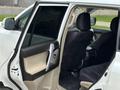 Toyota Land Cruiser Prado 2013 года за 14 350 000 тг. в Актобе – фото 13