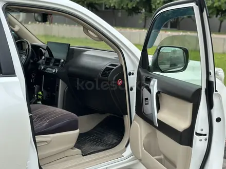 Toyota Land Cruiser Prado 2013 года за 14 350 000 тг. в Актобе – фото 17