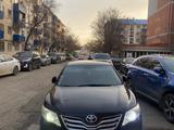 Toyota Camry 2010 года за 7 200 000 тг. в Атырау – фото 2