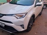 Toyota RAV4 2018 года за 11 200 000 тг. в Костанай