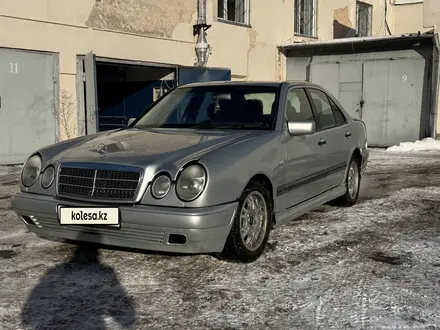 Mercedes-Benz E 240 1998 года за 2 150 000 тг. в Астана – фото 3