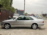 Mercedes-Benz E 320 2001 года за 3 800 000 тг. в Шымкент – фото 2