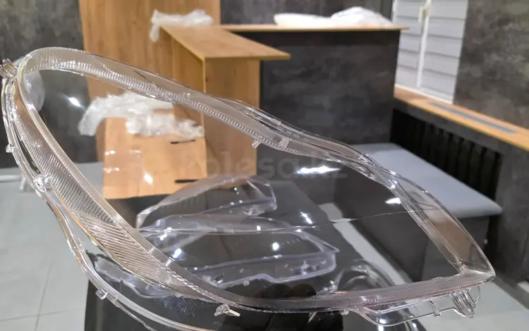 Стекло фары W219 CLS Атырау отправка Алматыfor18 000 тг. в Атырау