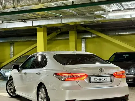 Toyota Camry 2018 года за 13 000 000 тг. в Алматы – фото 4