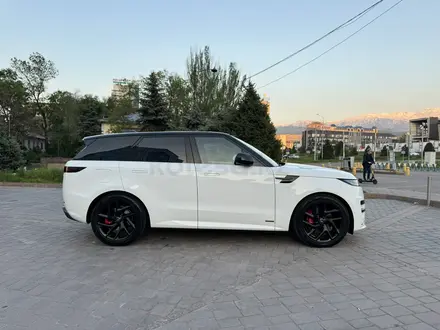 Land Rover Range Rover Sport 2023 года за 71 000 000 тг. в Алматы – фото 4