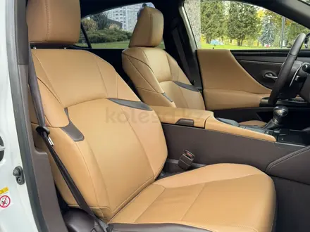 Lexus ES 250 2018 года за 19 700 000 тг. в Алматы – фото 13