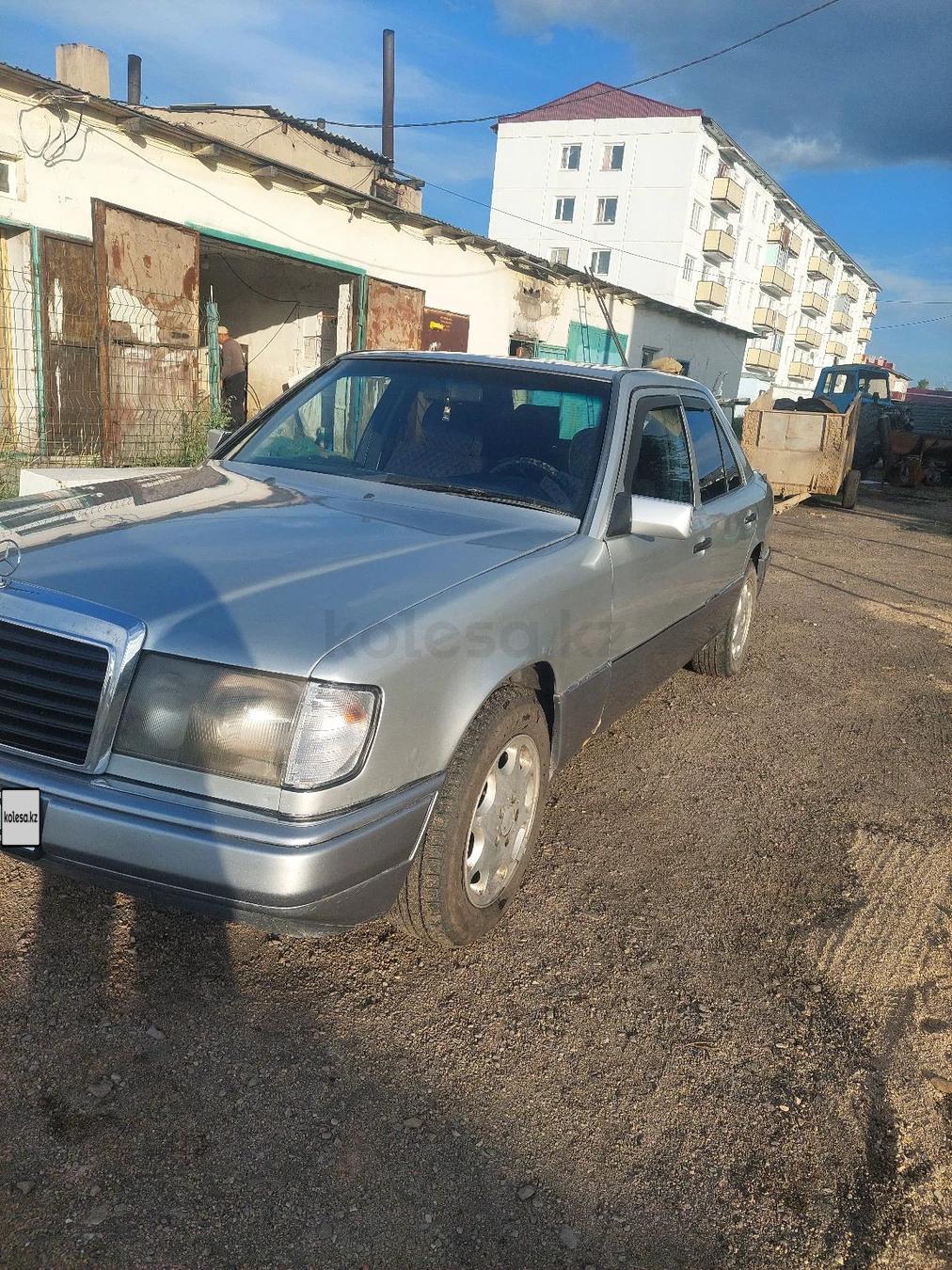 Mercedes-Benz E 220 1993 г.