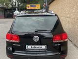 Volkswagen Touareg 2004 года за 4 600 000 тг. в Алматы – фото 3